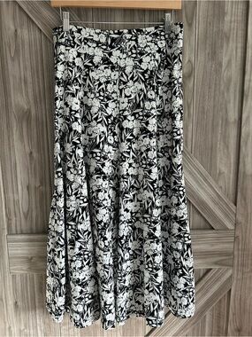 Chaps Black & White Floral Jersey Midi Maxi Skirt - Size Medium